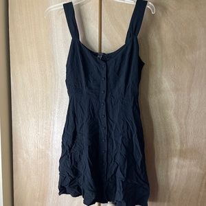 Size small pretty black dress